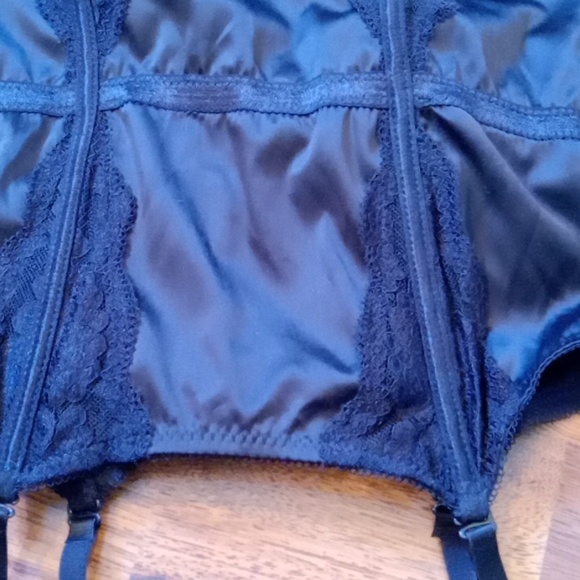 Frederick's of Hollywood boosteie and stockings - Picture 3 of 14